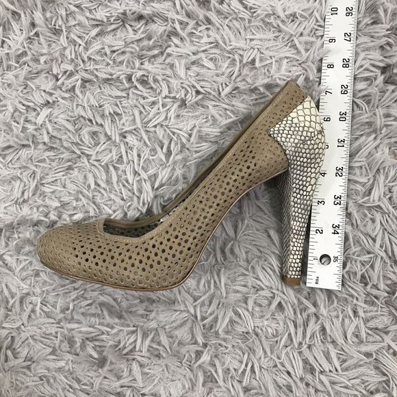 BCBGMaxAzria Brenna Round Toes Heels Animal snake embossed Shoes Size 9.5 - Picture 8 of 8